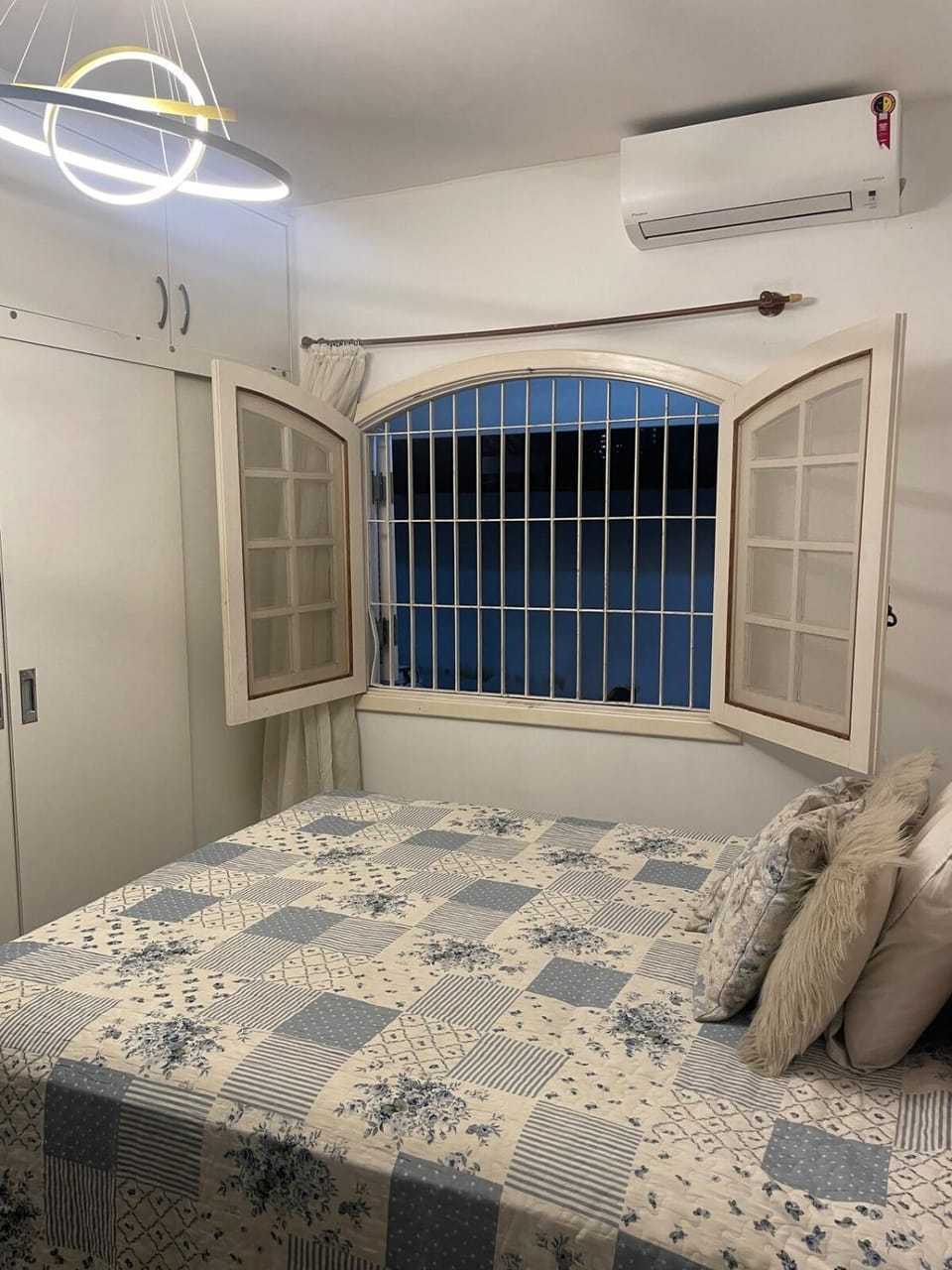 Bed, Photo of the whole room, Bedroom, wardrobe, air conditioner