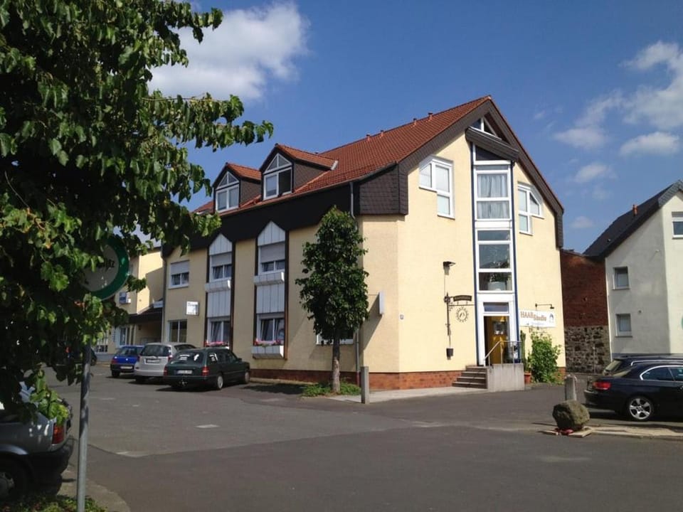 Property building, Neighbourhood, Street view, Location, Parking