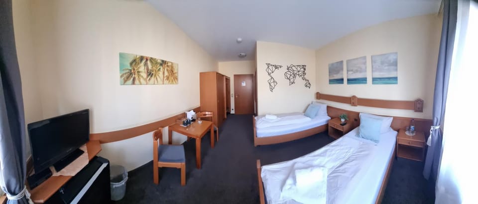 TV and multimedia, Photo of the whole room, Seating area, Evening entertainment, Bedroom