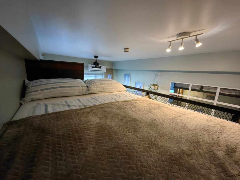 Bed, bunk bed