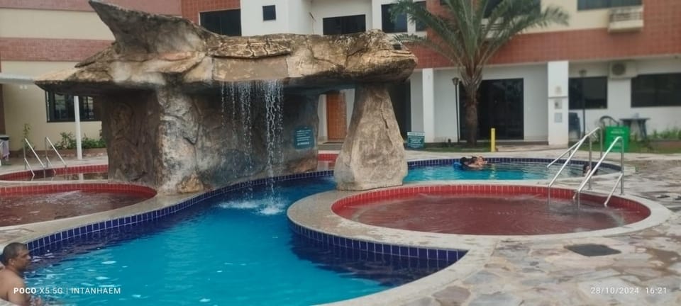 Property building, Hot Tub, Pool view, Swimming pool, sunbed