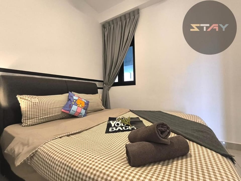 Meridin Sovo Modern Grey Tone 2BED Poolview BySTAY Apartment in Johor