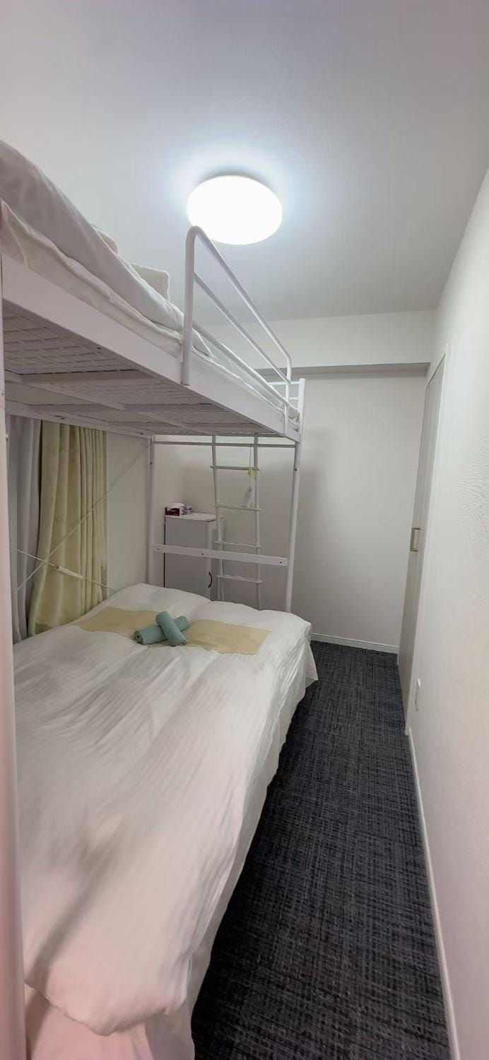 Bedroom, bunk bed