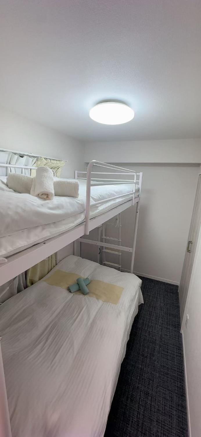 Bedroom, bunk bed