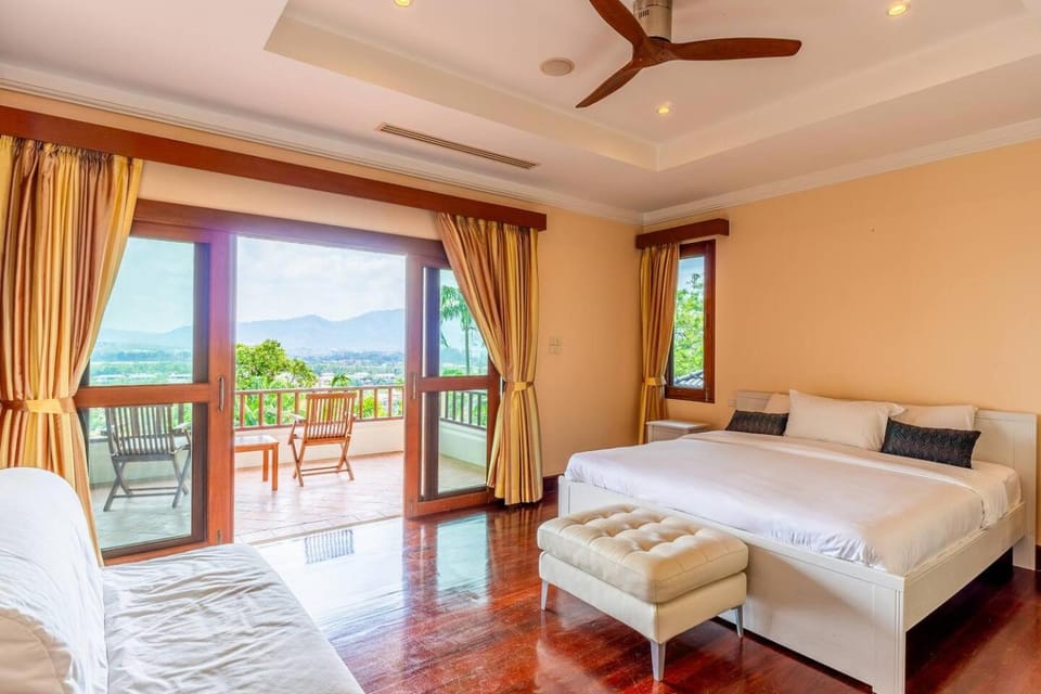 Patio, Bed, View (from property/room), Balcony/Terrace, Photo of the whole room, Seating area, Bedroom
