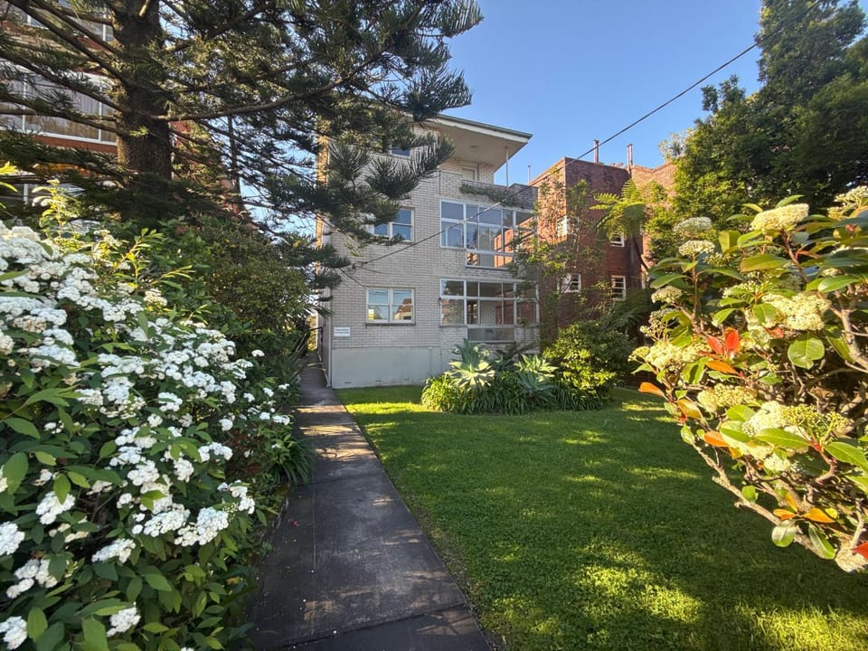 Property building, Spring, Day, Garden, Garden view