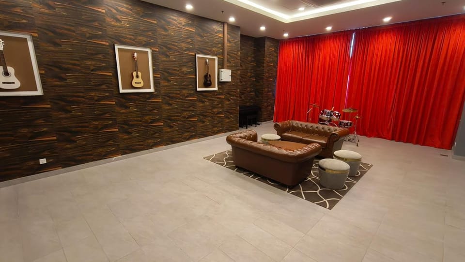 Communal lounge/ TV room
