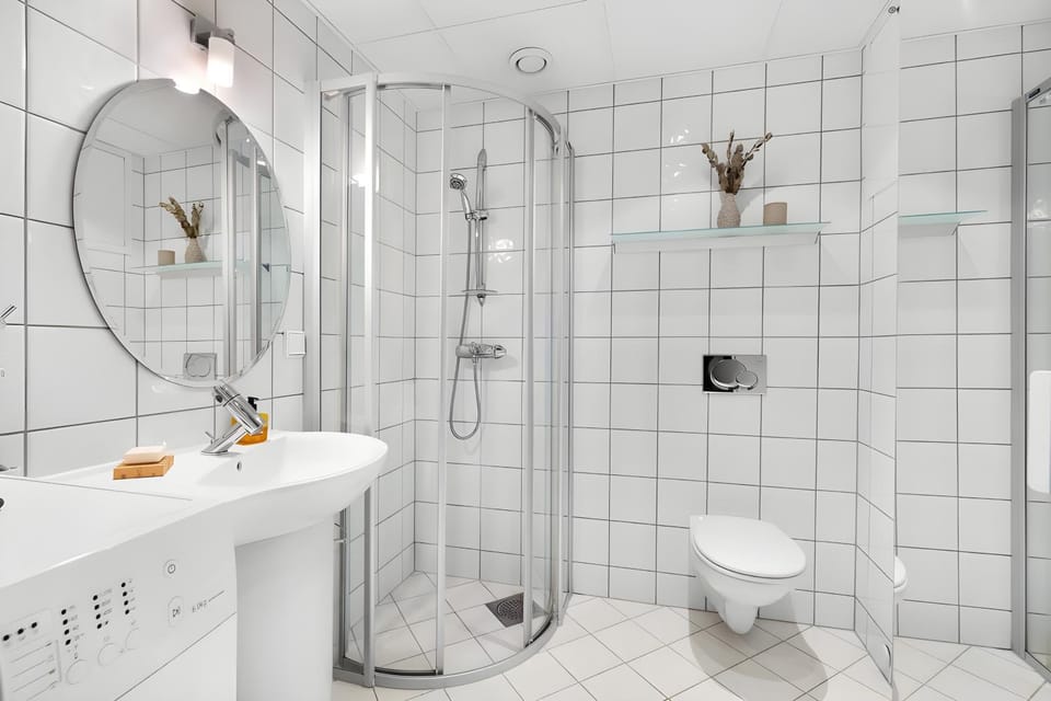 Shower, Toilet, Bathroom