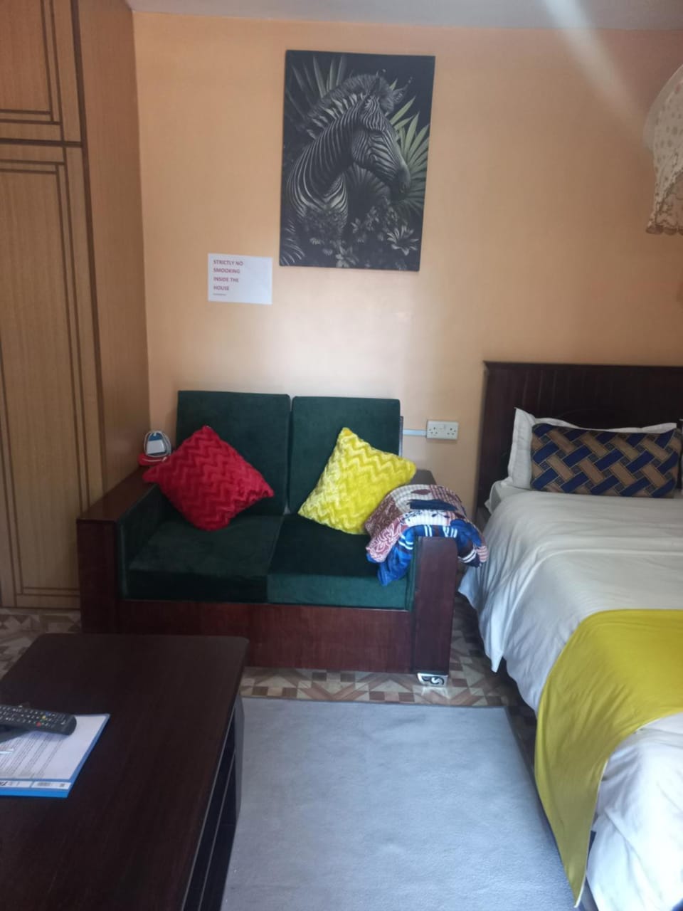 Living room, Photo of the whole room