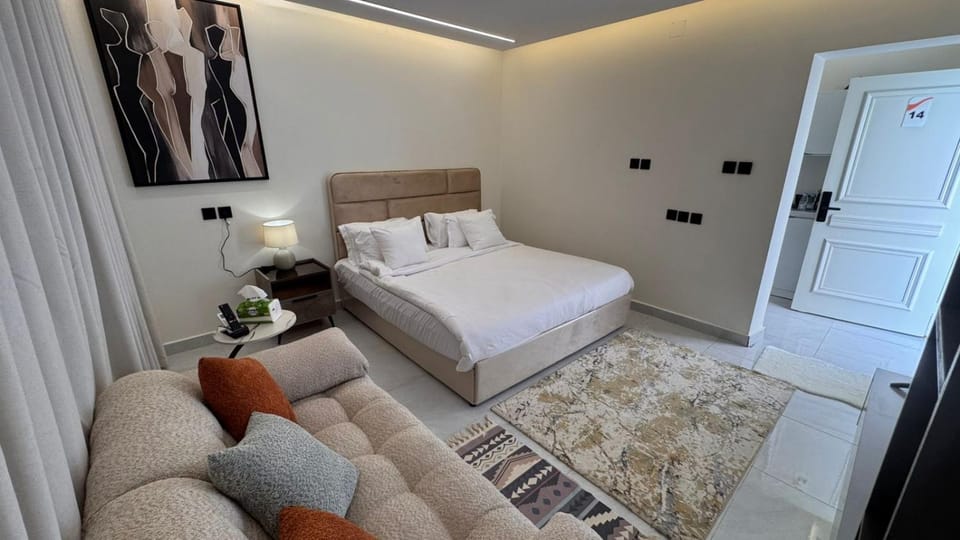 Bed, Photo of the whole room, Seating area