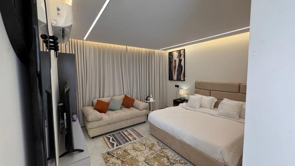 Photo of the whole room, Seating area, Bedroom
