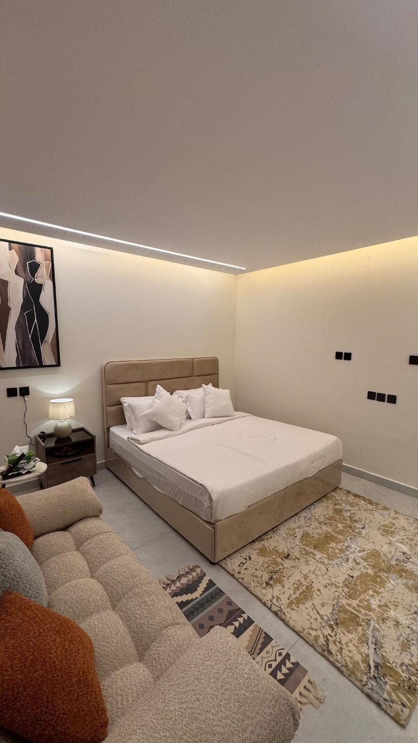 Bed, Photo of the whole room, Seating area