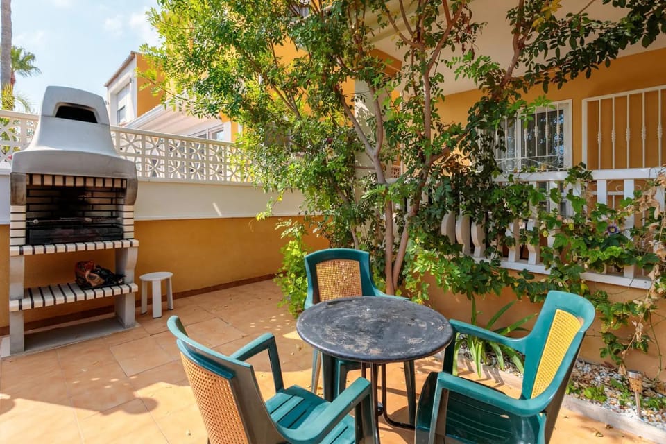 Pretty Bungalow With Private Garden House in Alacantí