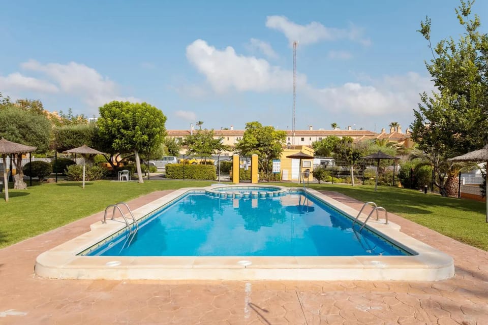 Pretty Bungalow With Private Garden House in Alacantí