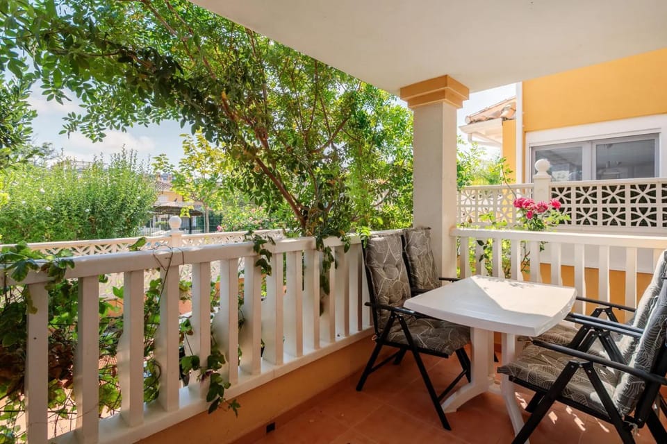 Pretty Bungalow With Private Garden House in Alacantí