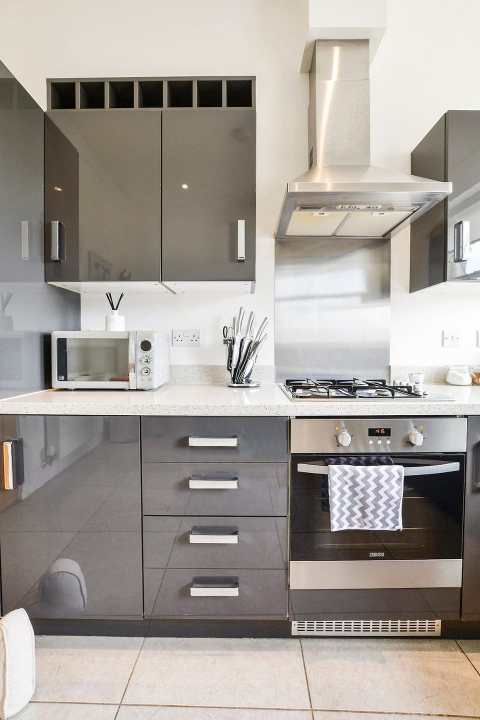 Luxury Seaview Gated Penthouse located near Edinburgh by Urban Haggis Stays Apartment in Kirkcaldy