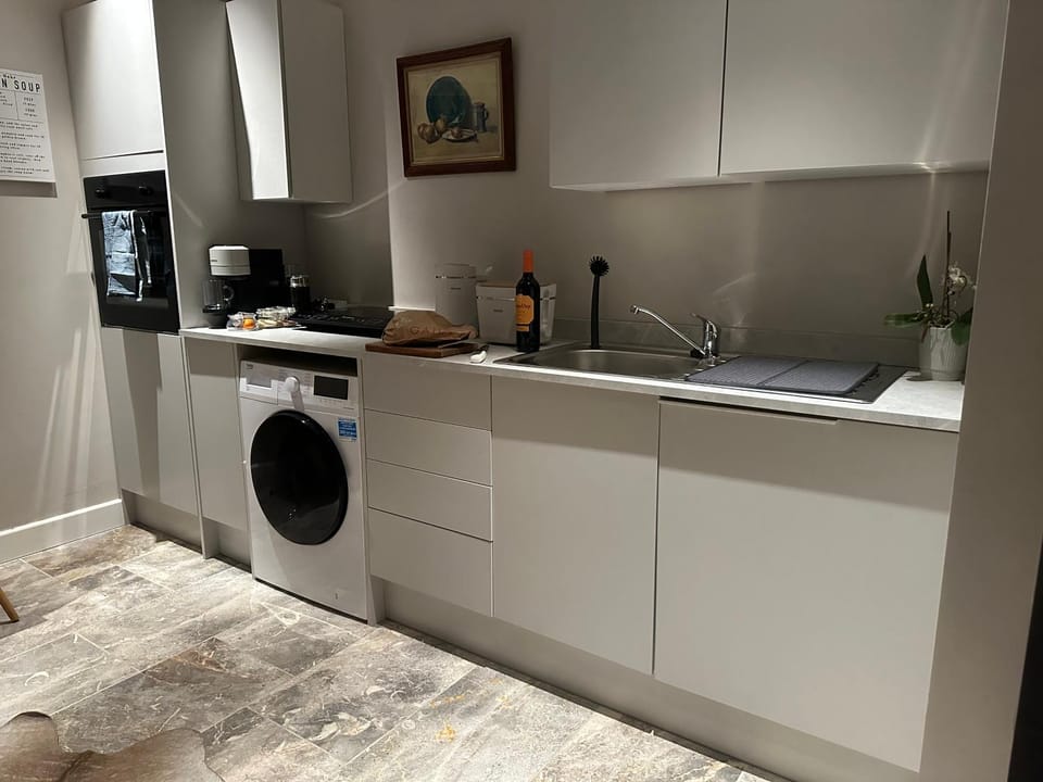 Kitchen or kitchenette, washing machine, dryer