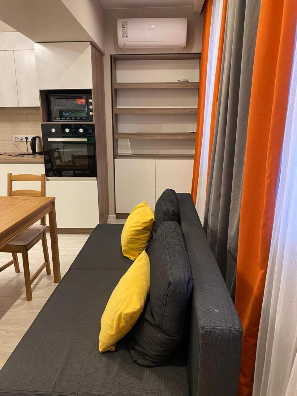 Seating area, Dining area