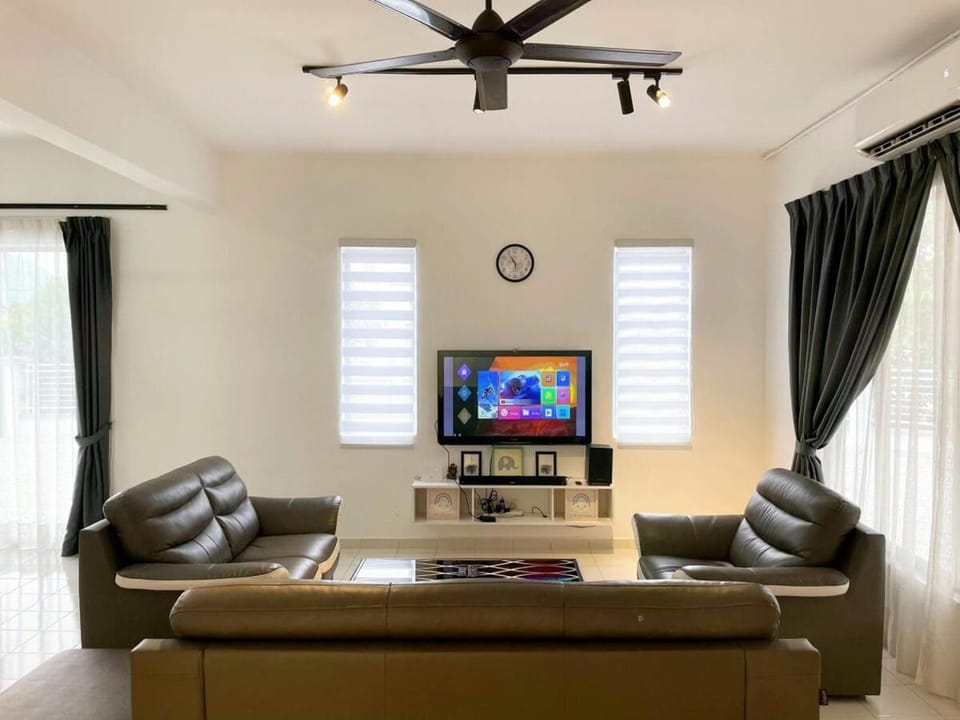 Cozy living 2 Storey Haus 4Room10Pax-Near Icon City House in Penang