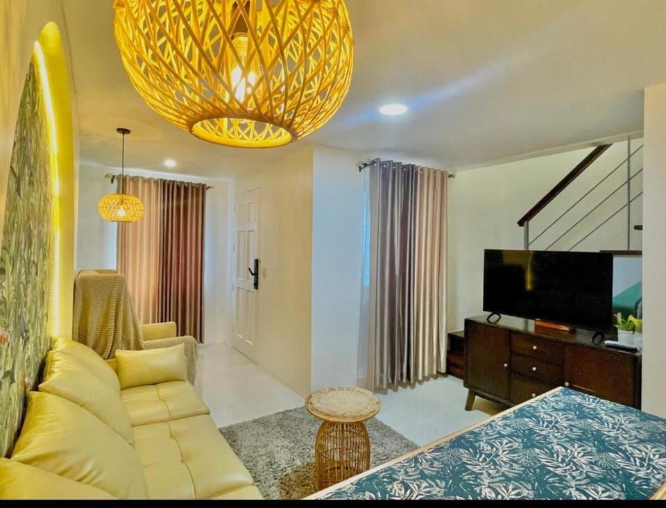 M&B Tropical 3-Bedroom Townhouse at PonteFino Prime Apartment in Batangas