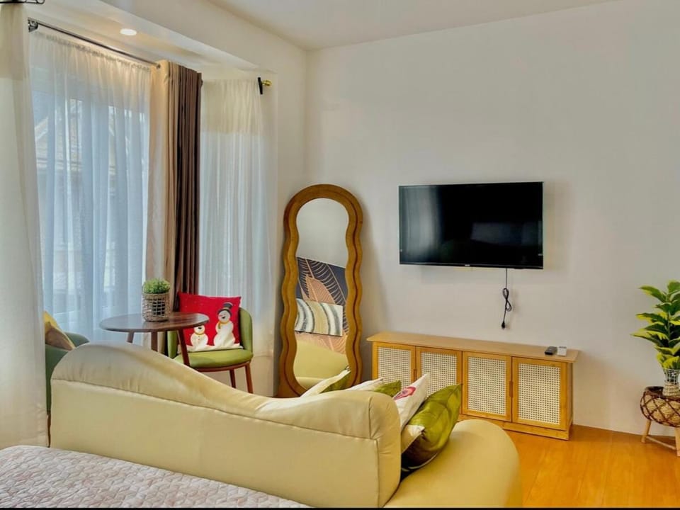 Communal lounge/ TV room