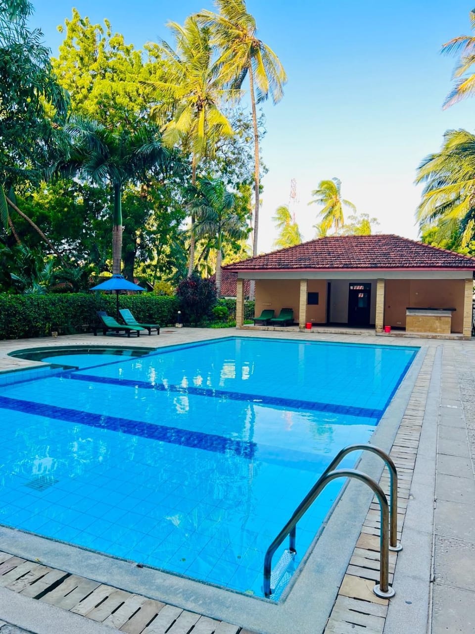 Swimming pool