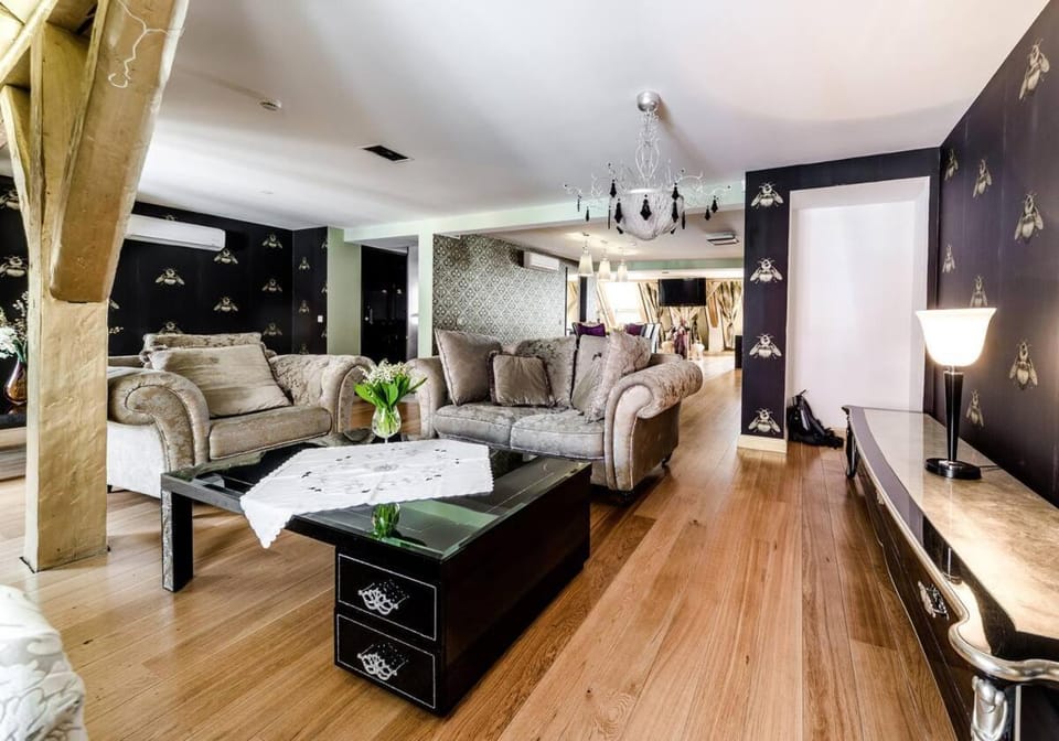 Living room, Seating area, Evening entertainment