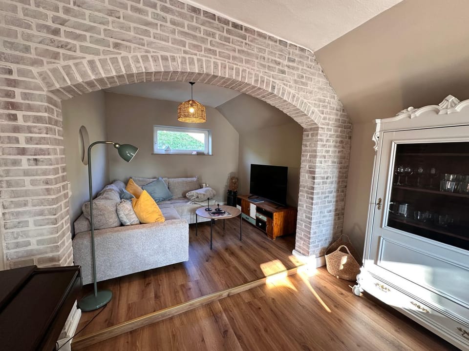 Communal lounge/ TV room, TV and multimedia, Living room, Photo of the whole room, Seating area, Evening entertainment