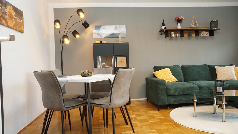 Living room, Seating area, Dining area