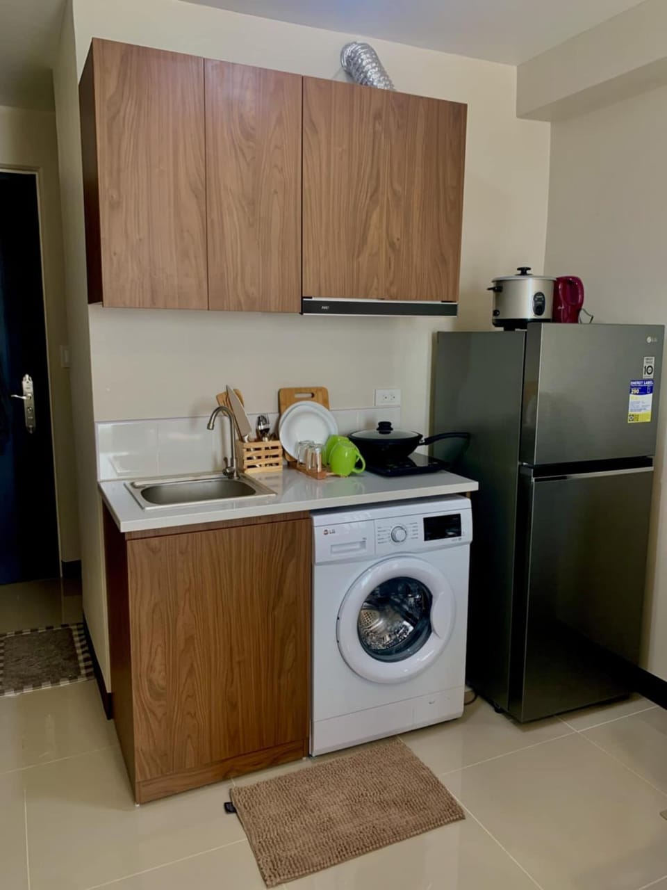 Kitchen or kitchenette, dishwasher, stove, washing machine