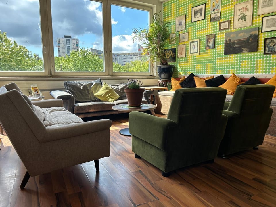 Communal lounge/ TV room, Lobby or reception