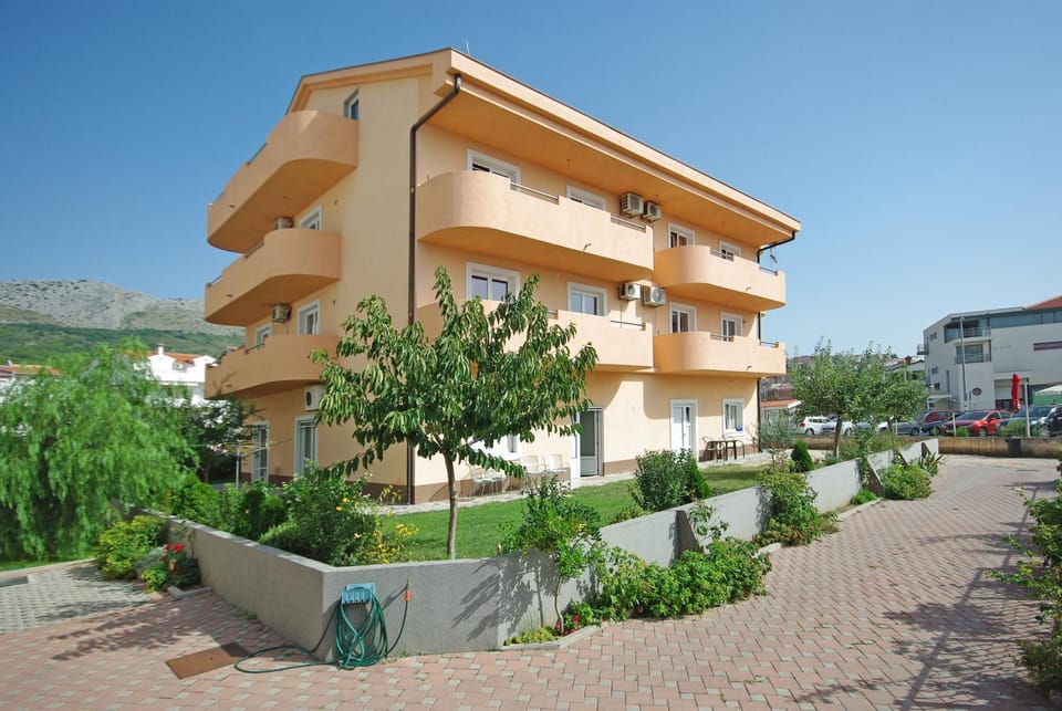 Orange House three bedroom apartment with sea view Apartment in Podstrana
