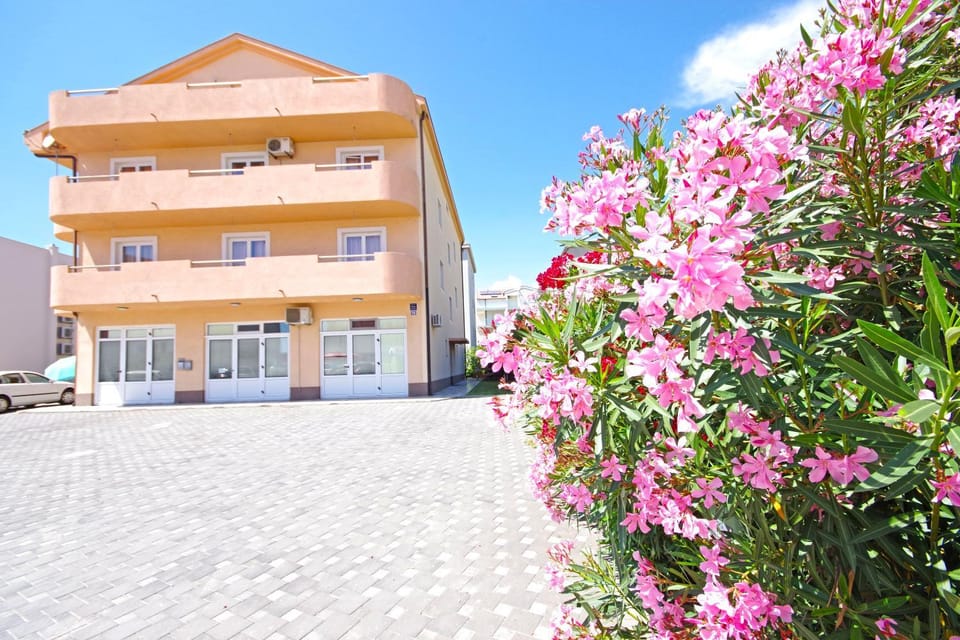Orange House three bedroom apartment with sea view Apartment in Podstrana