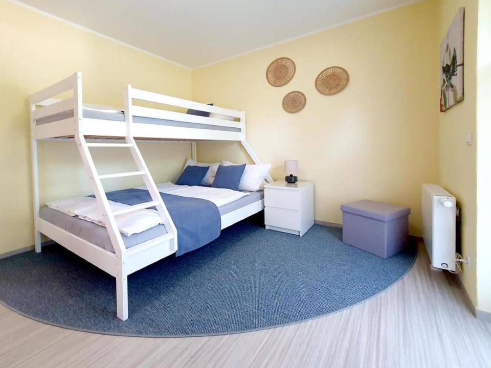 Bed, Bedroom, bunk bed