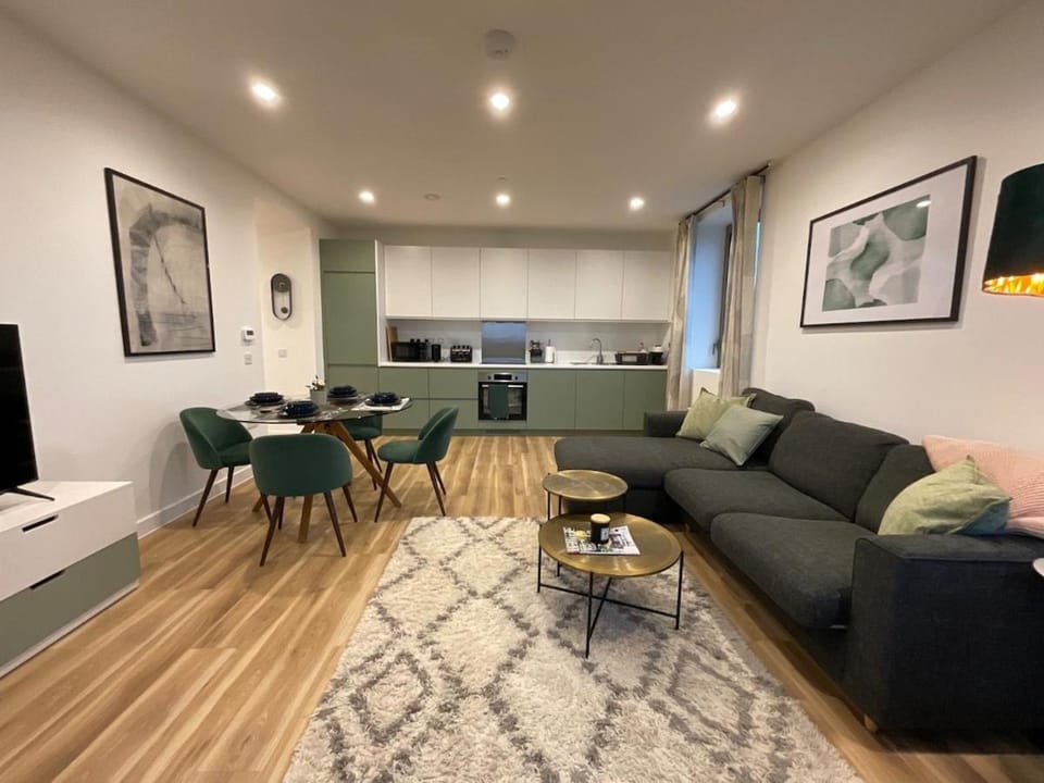 TV and multimedia, Kitchen or kitchenette, Seating area, Dining area, stove