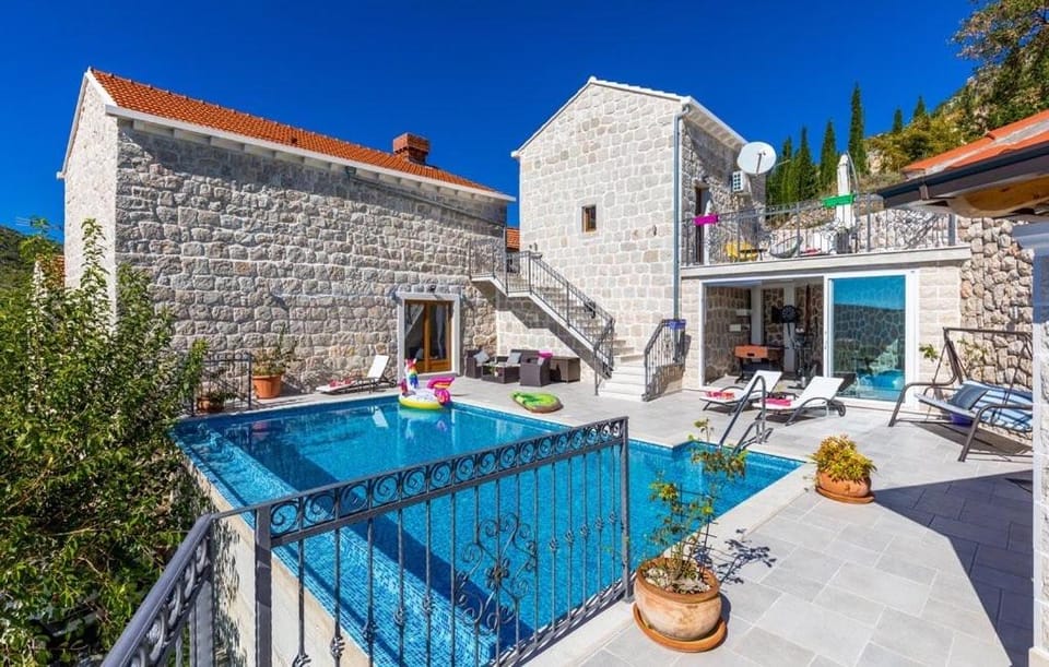 Balcony/Terrace, Swimming pool