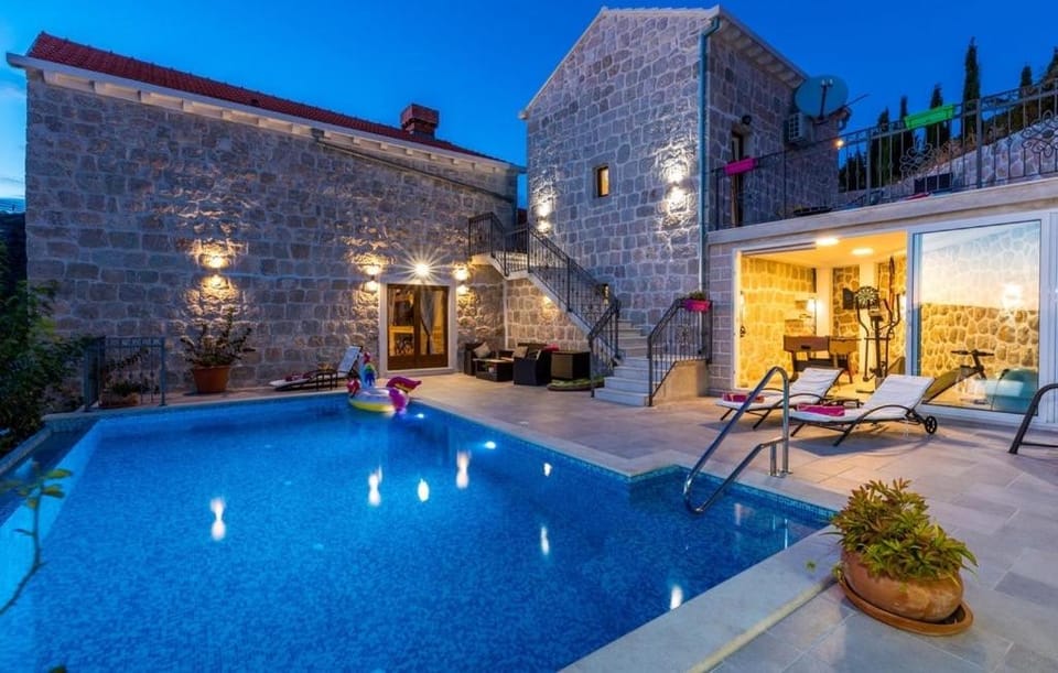 Balcony/Terrace, Swimming pool