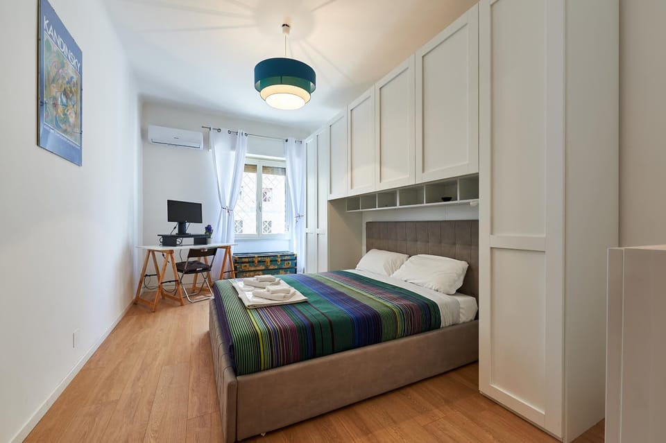 Bed, TV and multimedia, Decorative detail, Seating area, Bedroom, furniture, wardrobe