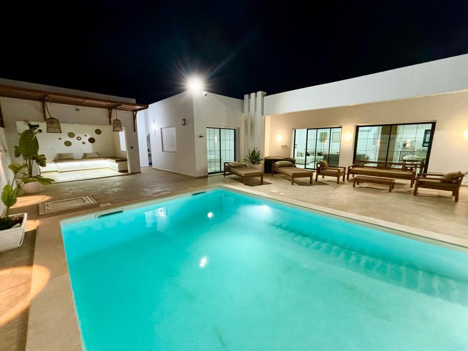 Night, Pool view