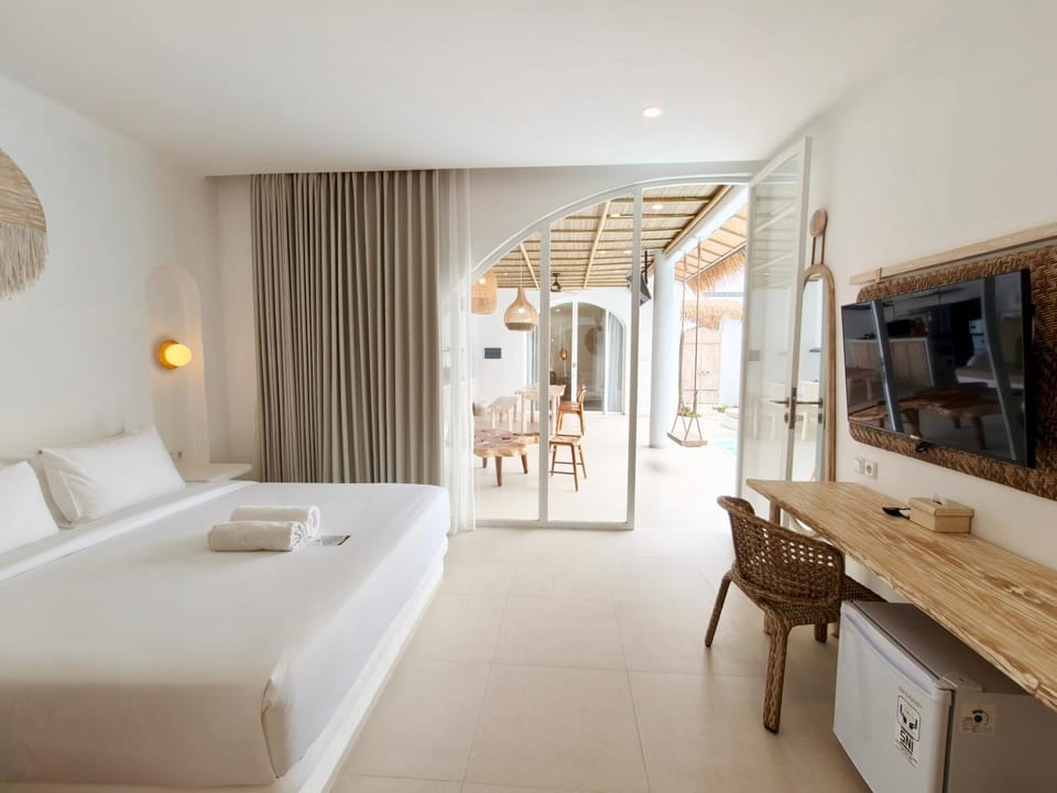 Bed, TV and multimedia, Photo of the whole room, Bedroom