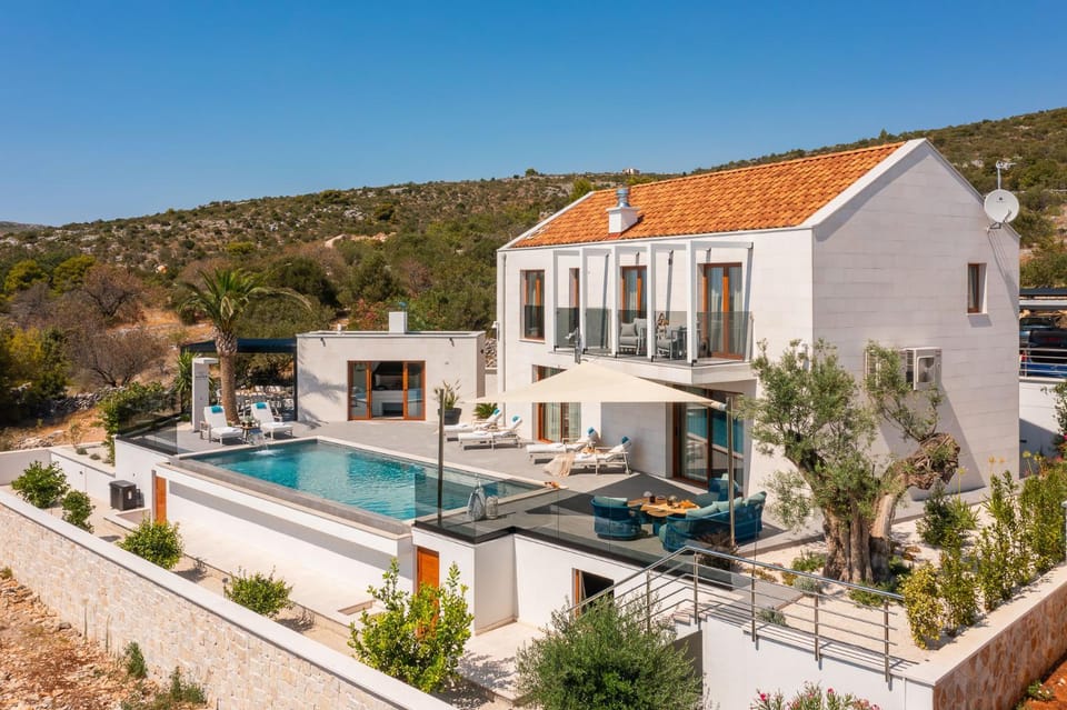 Property building, Natural landscape, Pool view, Swimming pool, sunbed