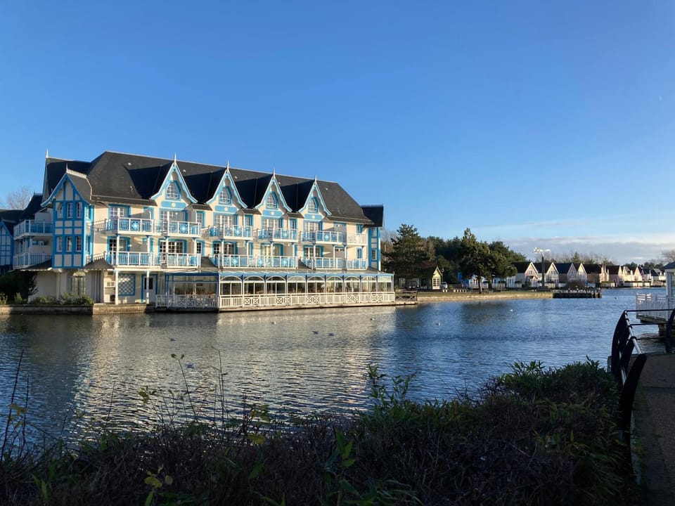 Property building, Restaurant/places to eat, Natural landscape, Lake view