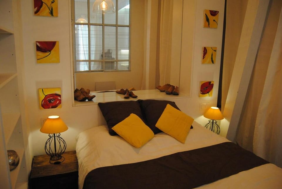 Apartment on Montmartre Street Apartment in Paris