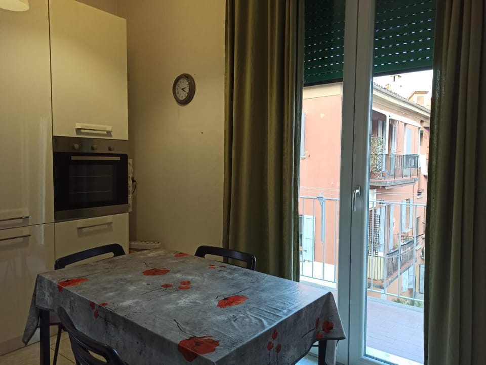 Balcony/Terrace, Kitchen or kitchenette, Dining area, oven