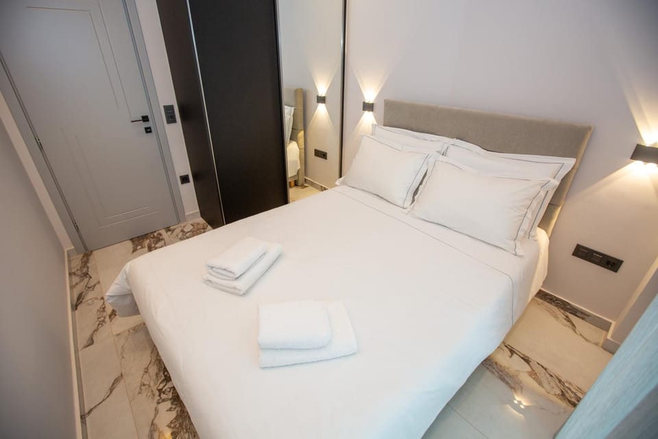 Bed, Bedroom, towels, wardrobe