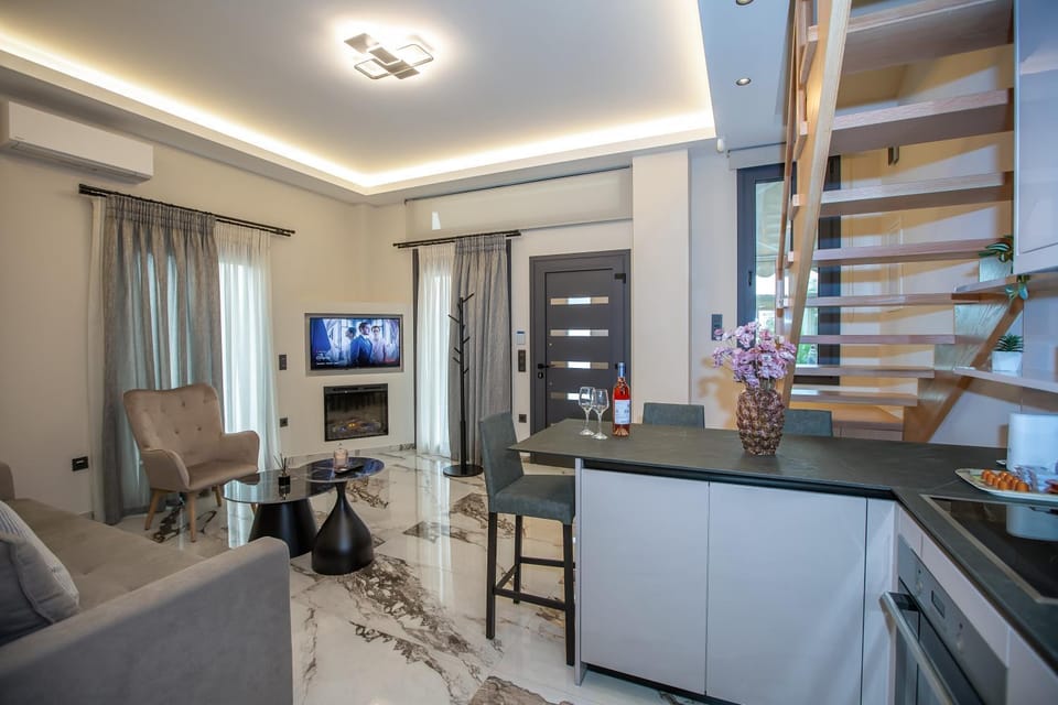 TV and multimedia, Kitchen or kitchenette, Living room, Seating area, Dining area