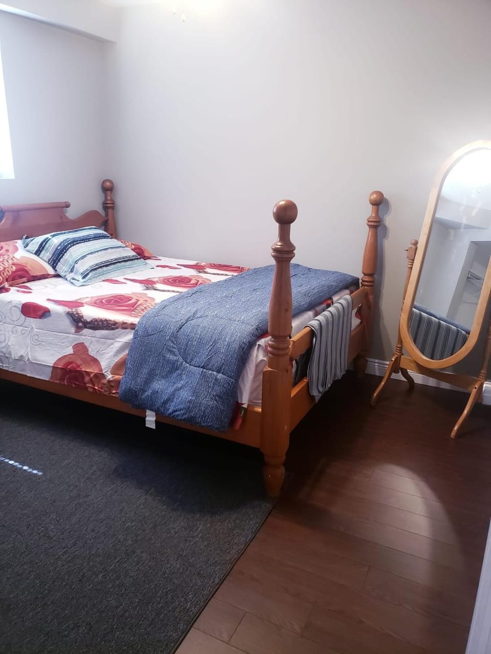 3 Bedroom basement unit with Free Parking WiFi House in Windsor