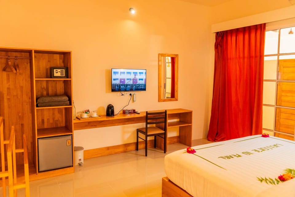 Bed, TV and multimedia, Coffee/tea facilities, minibar, wardrobe