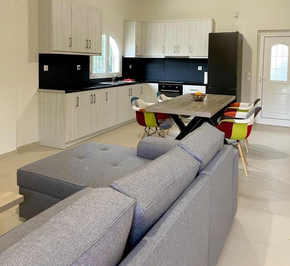 TV and multimedia, Living room, Dining area, stove
