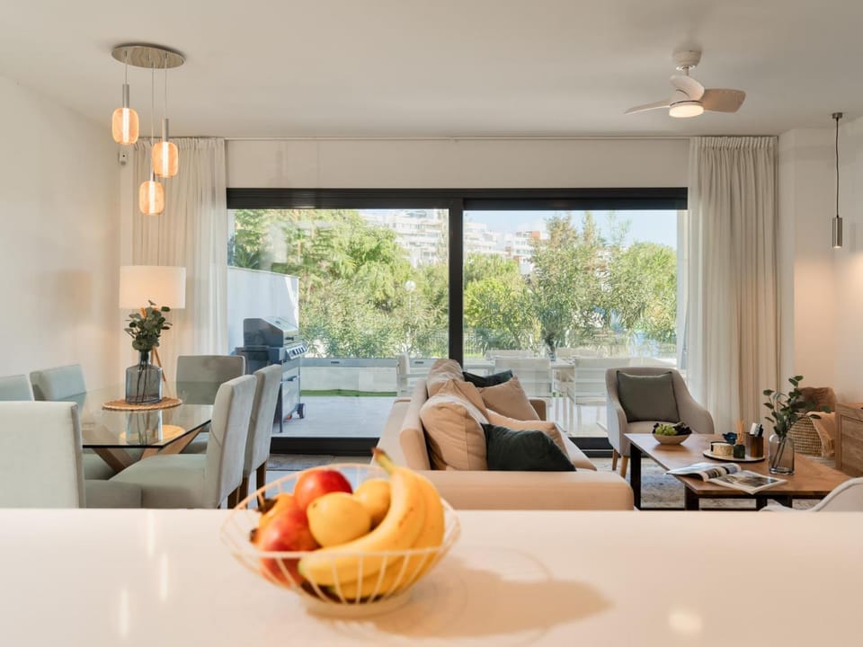 Living room, Dining area